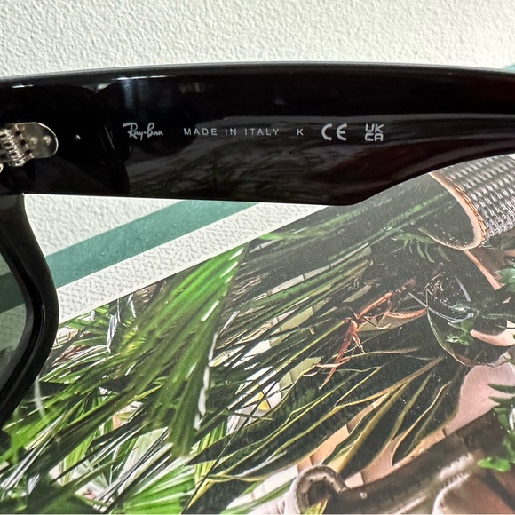 Ray Ban Sun glasses. Black.   No scratched - Picture 7 of 10